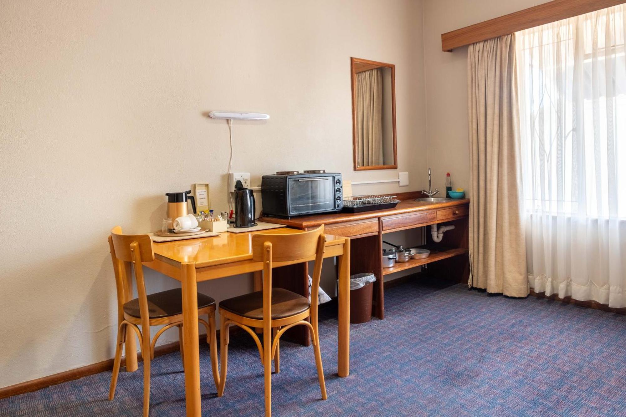 Karoo Country Inn Middelburg  외부 사진