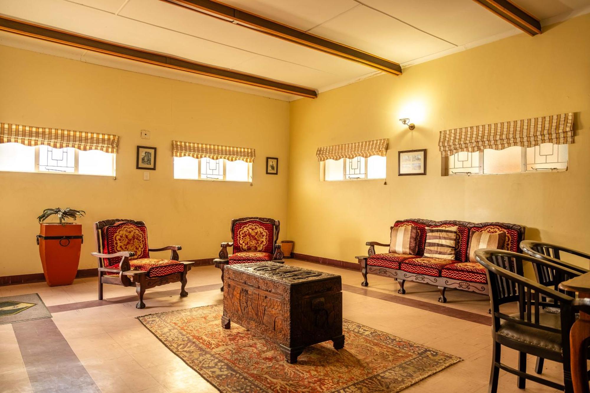 Karoo Country Inn Middelburg  외부 사진