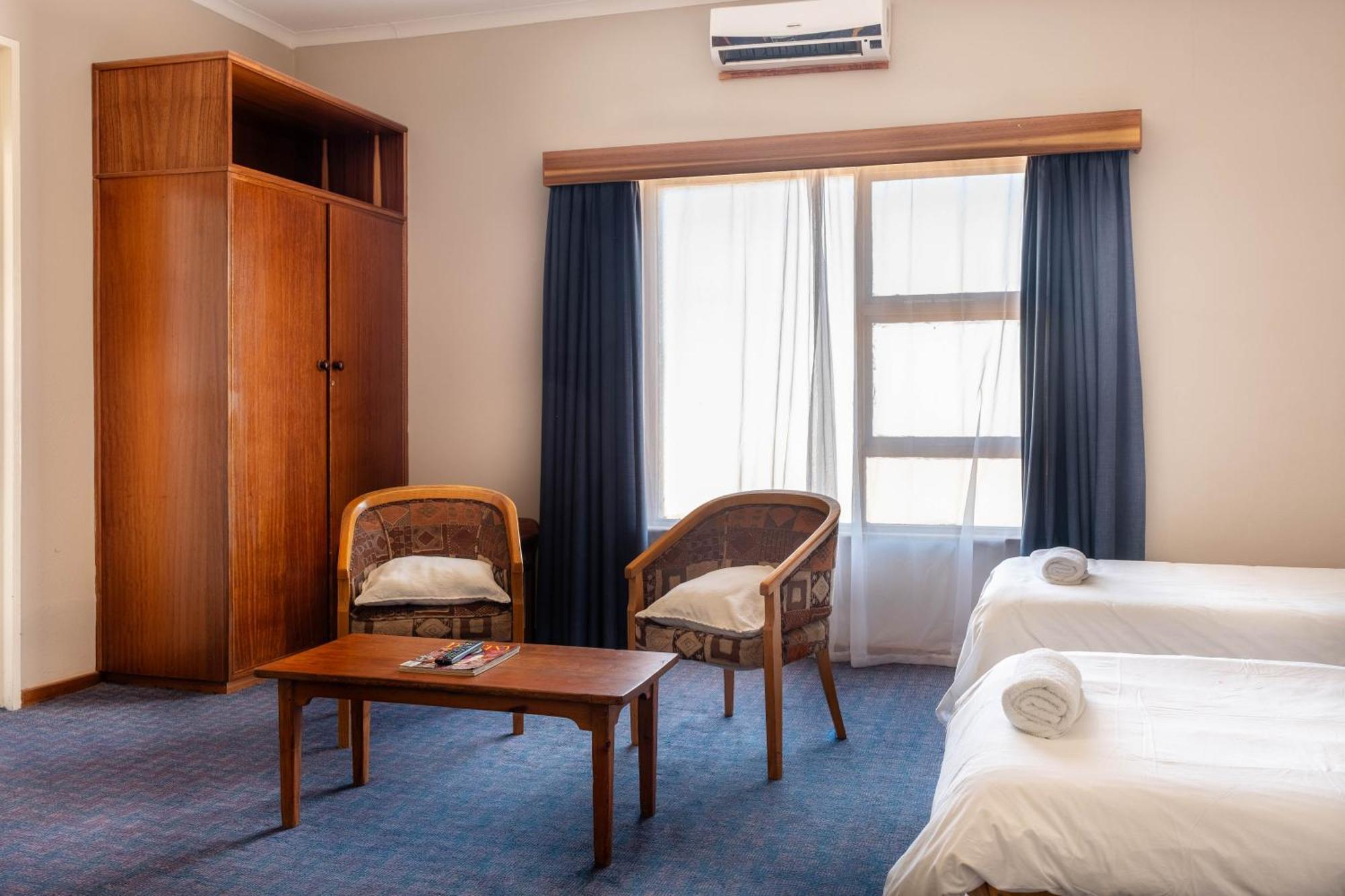 Karoo Country Inn Middelburg  외부 사진