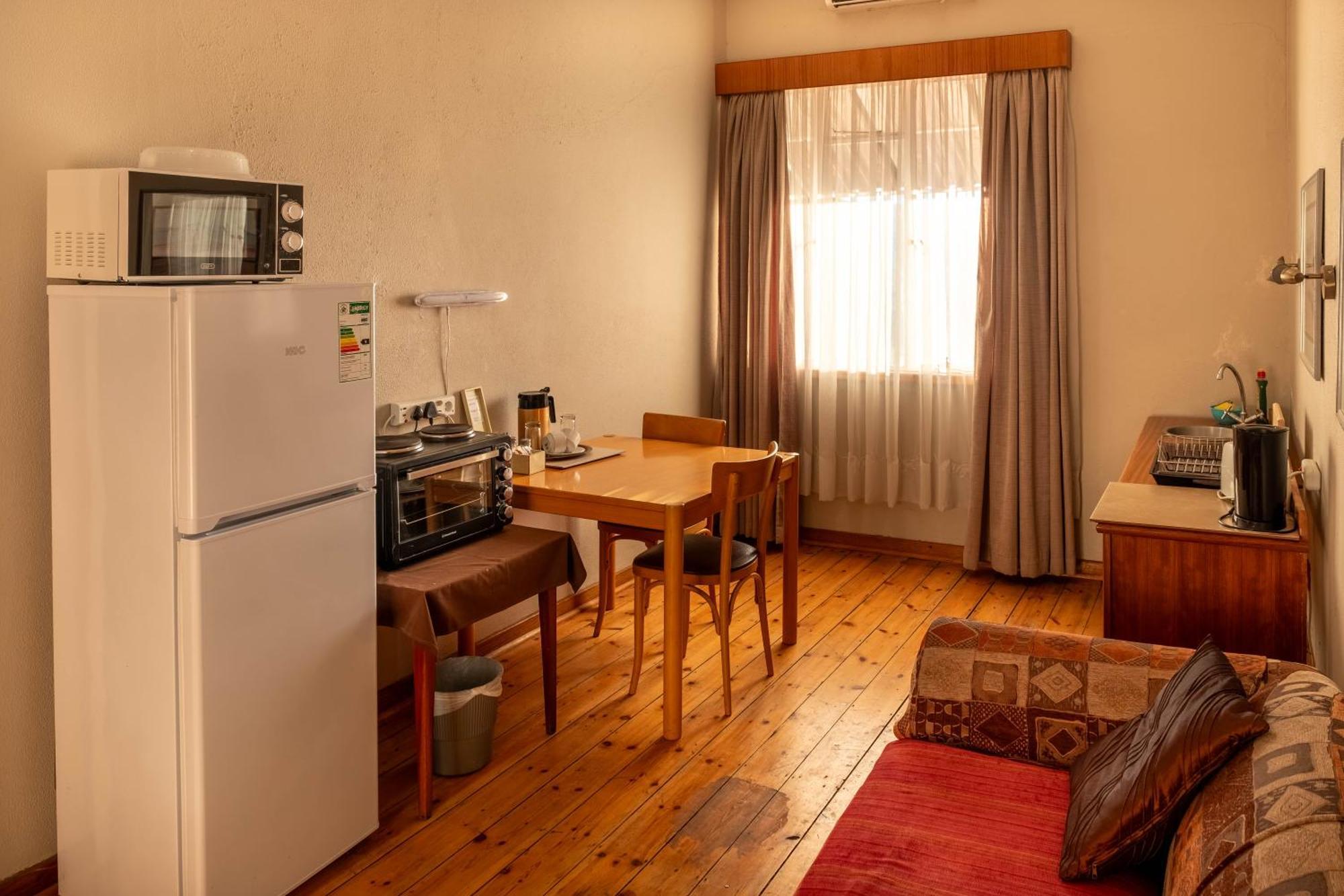 Karoo Country Inn Middelburg  외부 사진