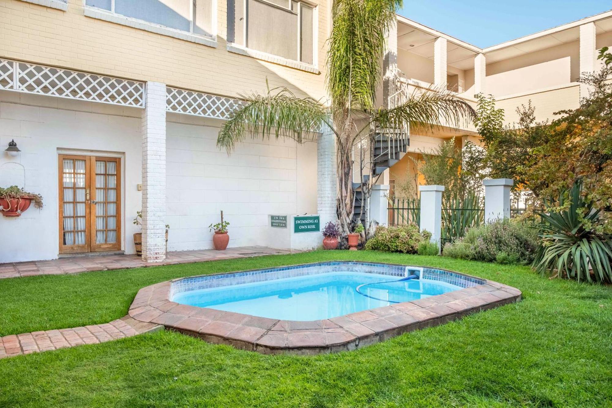 Karoo Country Inn Middelburg  외부 사진