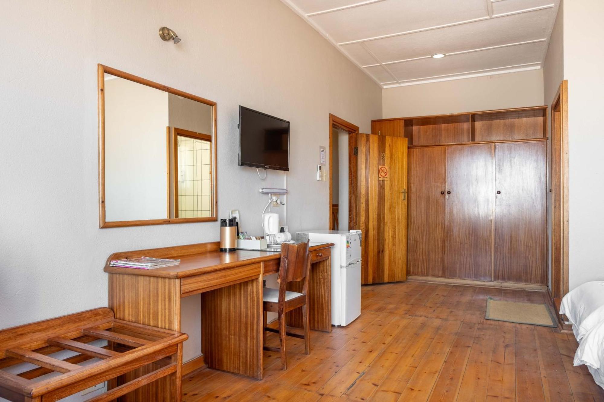 Karoo Country Inn Middelburg  외부 사진